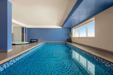 Ramada Plaza by Wyndham Dubai Deira, Pool