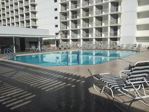 Don Laughlin's Riverside Resort Hotel & Casino, Outdoor pool