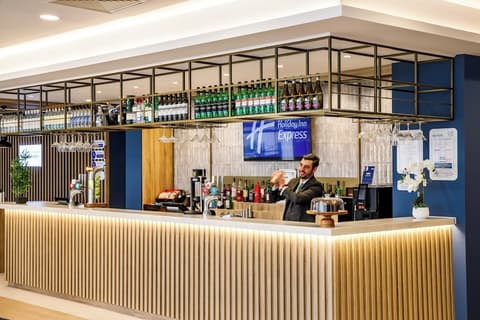 Holiday Inn Express London - ExCeL by IHG, Bar (on property)