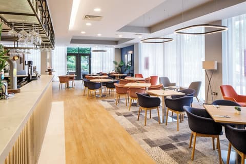 Holiday Inn Express London - ExCeL by IHG, Bar (on property)