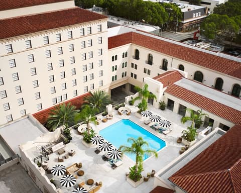 Pasadena Hotel & Pool