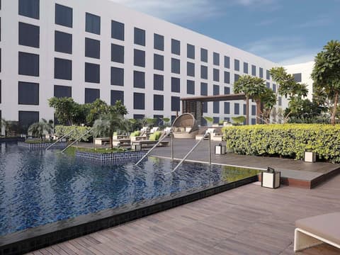 Novotel New Delhi Aerocity Hotel, Pool