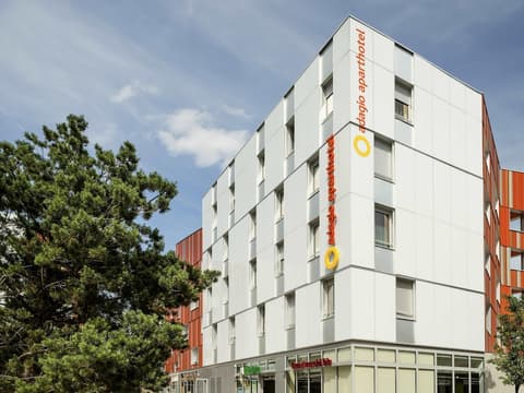 Aparthotel Adagio Access Paris Massy Gare TGV