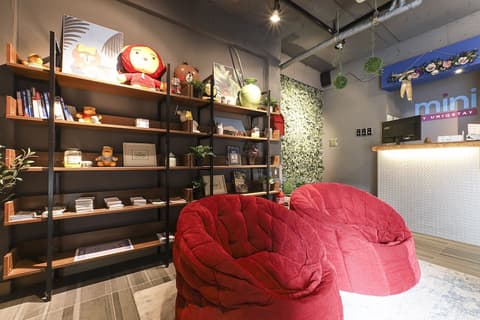 Hotel Mini, Reception