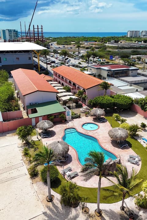 Sasaki Apartments, Exterior