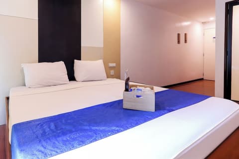 Hotel DreamWorld North EDSA