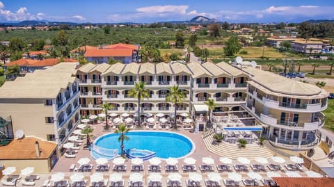 Atlantis Hotel, Outdoor pool