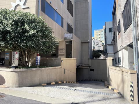 Astar Hotel, Parking