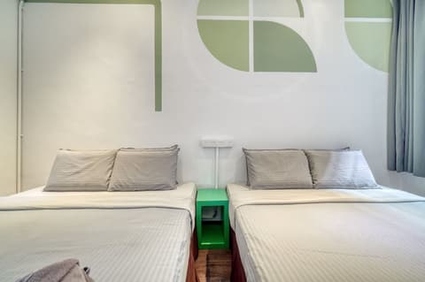 Parkland Express, Room