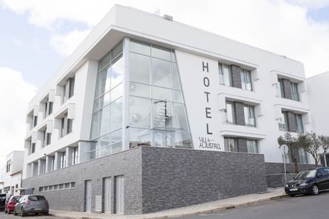 Lam Hotel Villa Aljustrel, Front of property