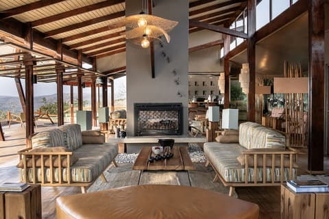 Rhino Ridge Safari Lodge