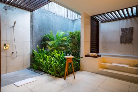 MERUSAKA Nusa Dua, Bathroom