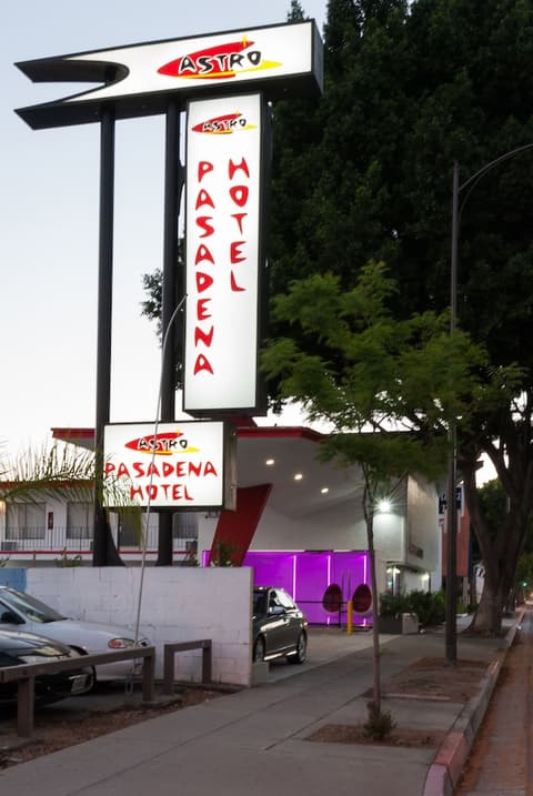 Astro Pasadena Hotel, Front of property
