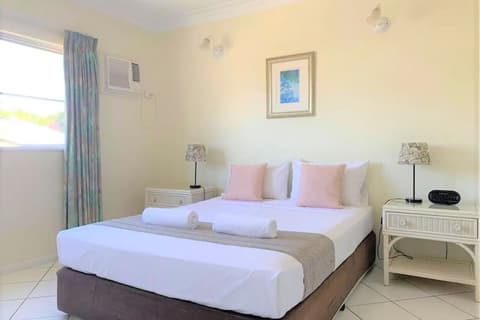 Koala Court Holiday Apartments, Room