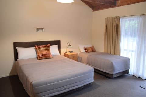 The Hobbit Motorlodge, Room