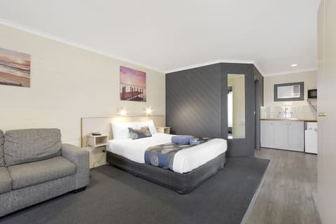 Cunningham Shore Motel