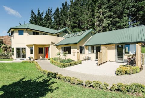 Hunters Moon, Front of property