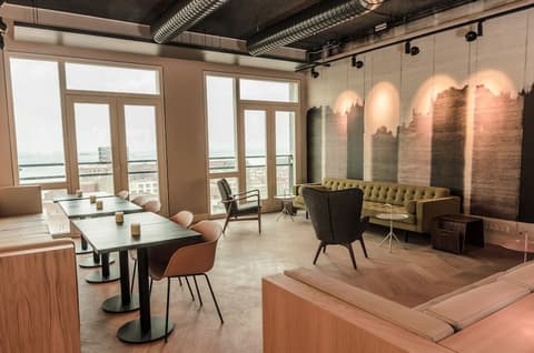 Amadi Panorama Hotel, Lobby lounge