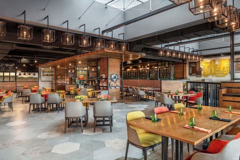 Hyatt Regency Dubai Creek Heights, Restaurant