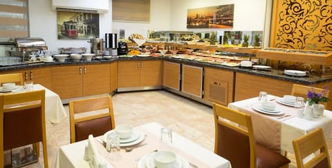 Aspalace Hotel, Restaurant