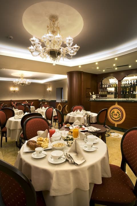 Hotel Rojan, Restaurant