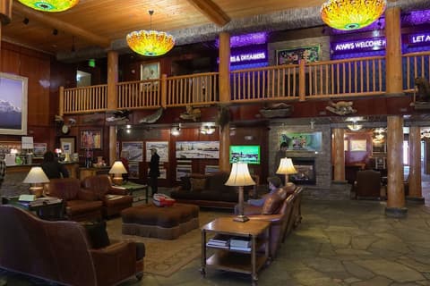 Pike's Waterfront Lodge