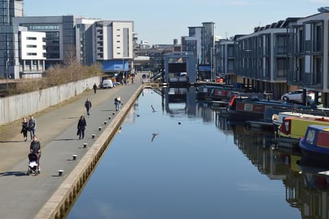Mercure Edinburgh Haymarket, Dock