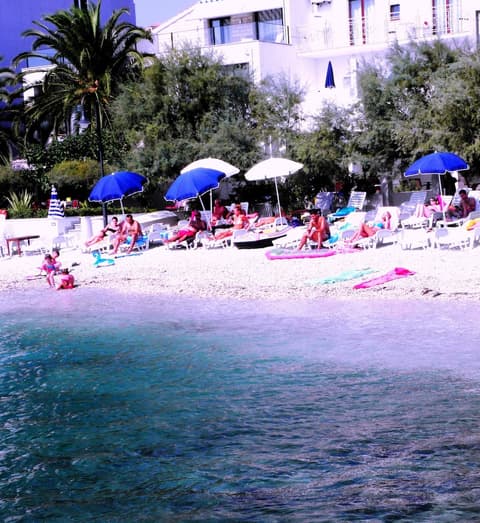 Beachfront Villa Mediteran