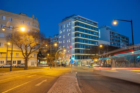 Smy Lisboa, Front of property