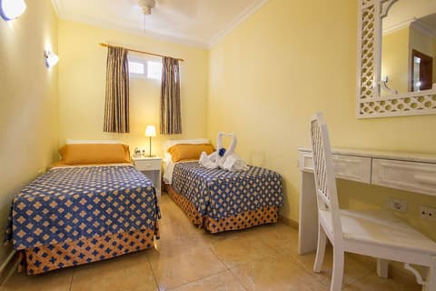 Ona los Claveles, Room