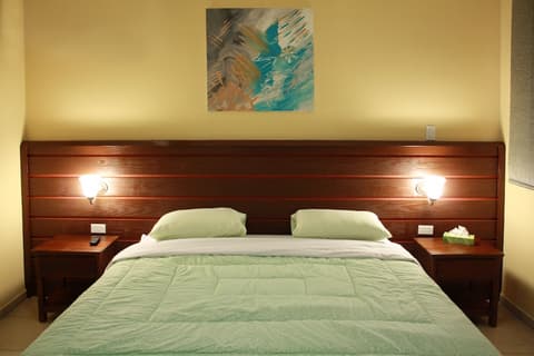 Del Rey Apartments, Room