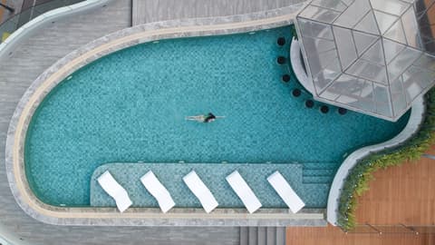 Koulen Central Hotel, Rooftop pool