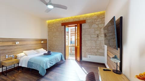 Triana Rooms EH, Room