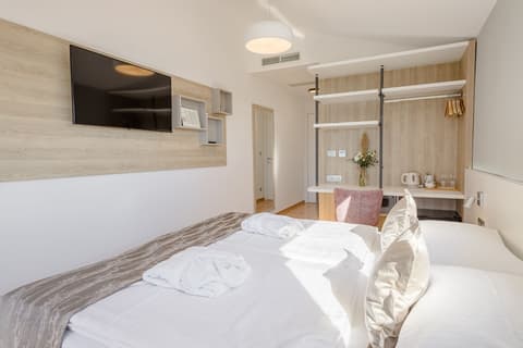 Rogač Rooms & Restaurant