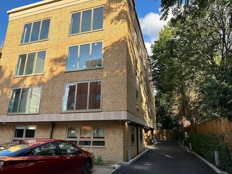 Kensington House by Solitaire Suites