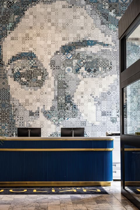 Hotel Julian, Reception