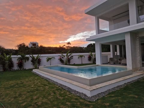 Sunset Villa with Infinity Pool