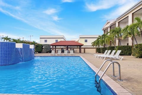 Aruba Breeze 4, Pool