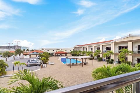 Aruba Breeze 4, Pool