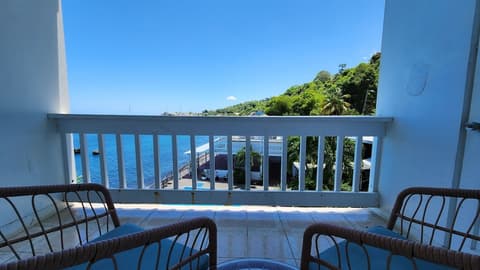 O.E. Management Anchorage Hotel, Terrace/patio