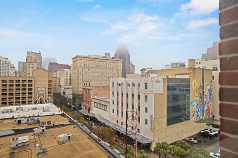 The Maverick, powered by Placemakr - River Walk