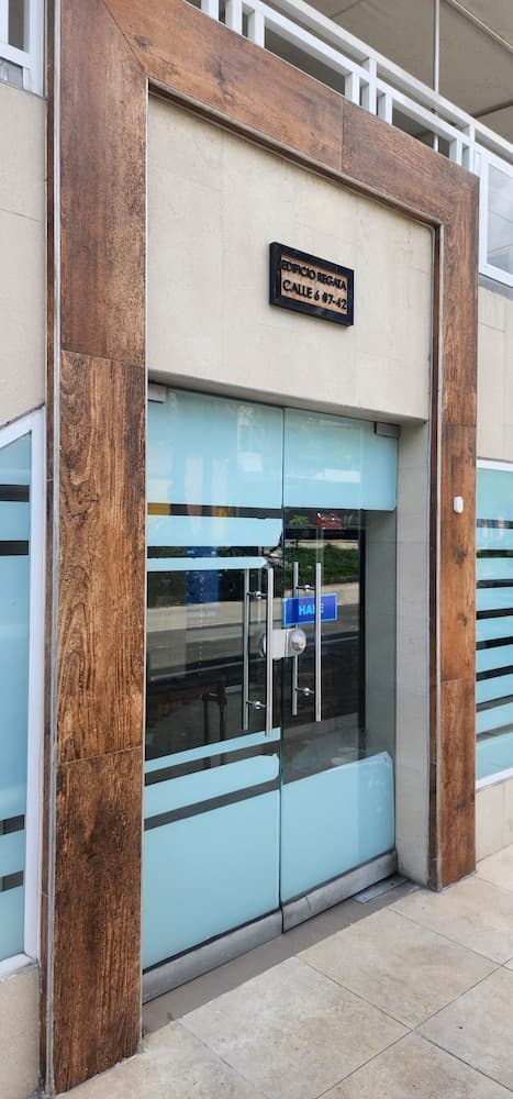 EDIFICIO REGATA INN, Front of property