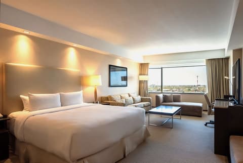 Hilton Mendoza, Room