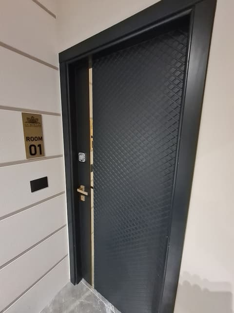 La Mirage Suites & Apartments, Interior entrance