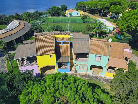 Villaggio Colostrai, Front of property