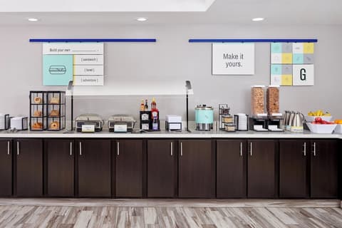 Garner Hotel North Bergen - NYC Gateway by IHG, Breakfast meal