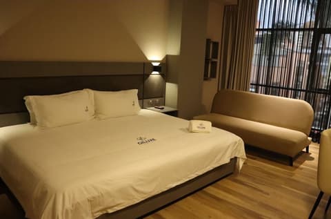Giluxe Hotel
