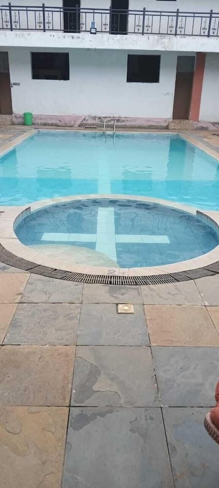 Newstead Hotel, Pool