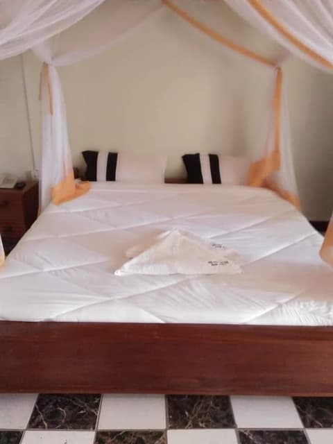 Newstead Hotel, Room