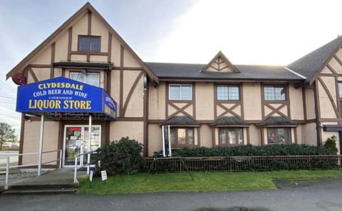 Clydesdale Inn, Exterior